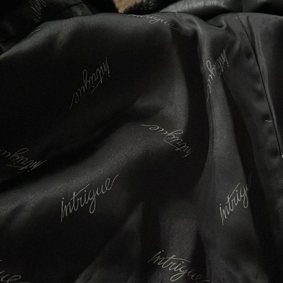 GET READY FOR WINTER ❄️ Intrigue black vintage faux channel mink midi coat. - Picture 7 of 7